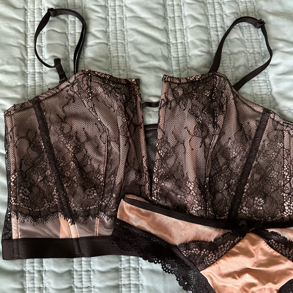 7 PIECES of NEW Victoria’s Secret Lingerie - Picture 14 of 16